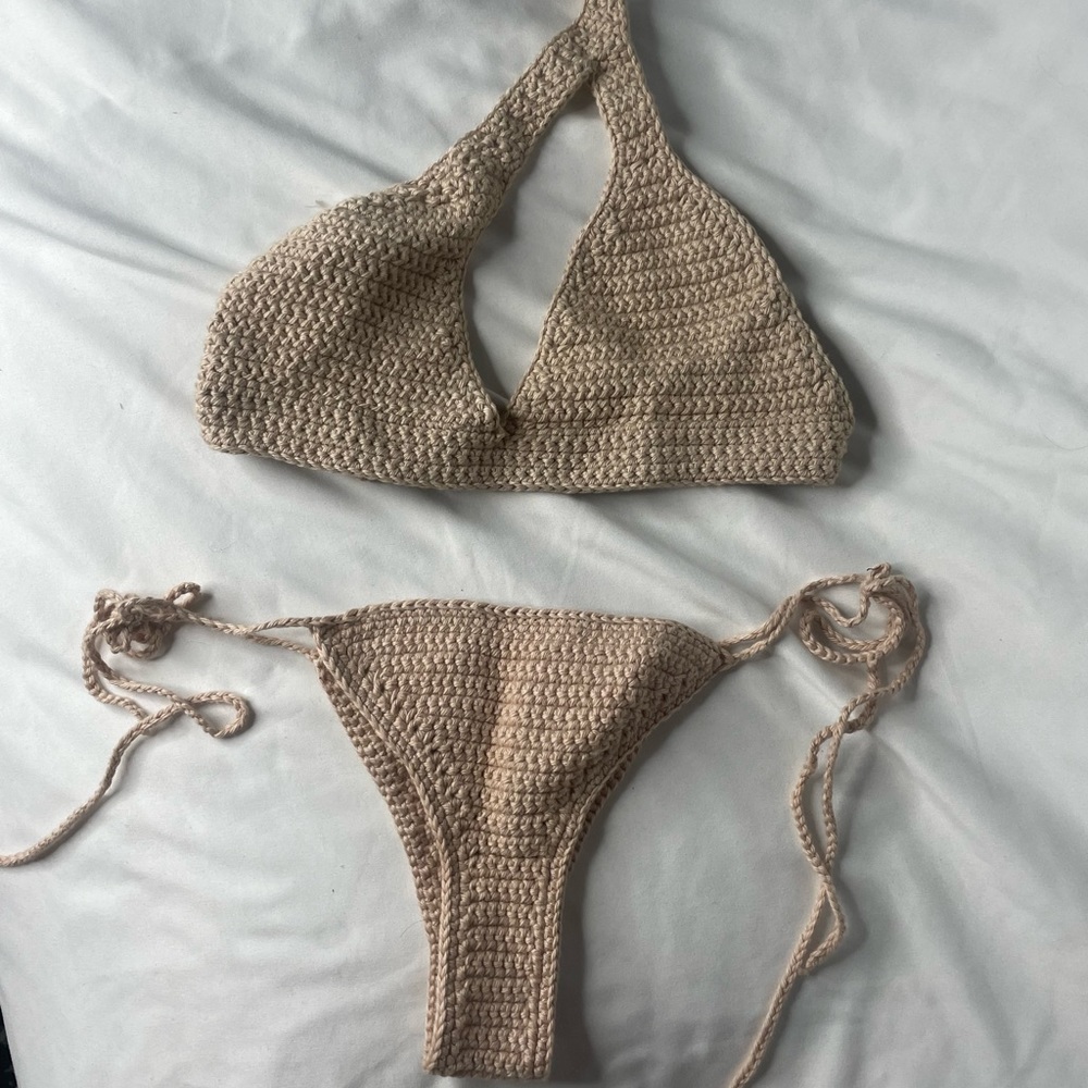 SOLD ON DP Custom Crochet Set - Picture 4 of 5